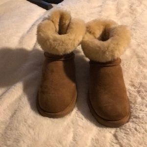 Ugg beige size 7